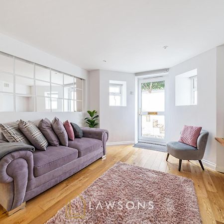 Modern Living By Lawsons With Free Parking Windsor Exterior foto