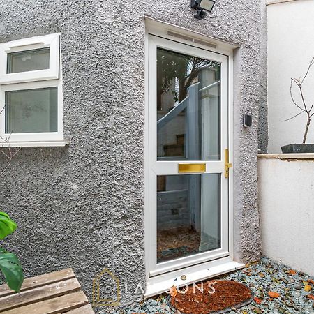 Modern Living By Lawsons With Free Parking Windsor Exterior foto